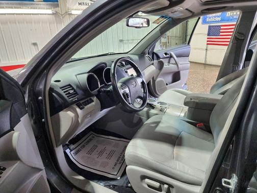 2013 Toyota Highlander SE