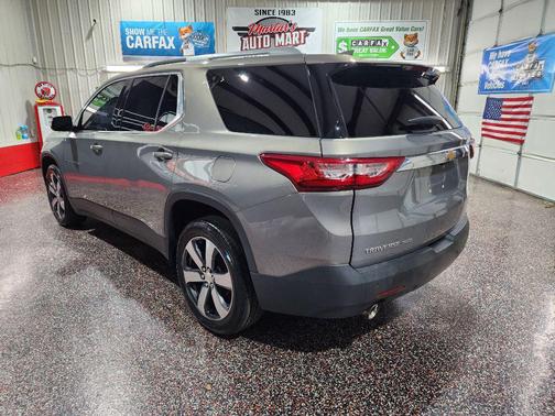 Pepperdust Metallic 2018 Chevrolet Traverse LT Leather