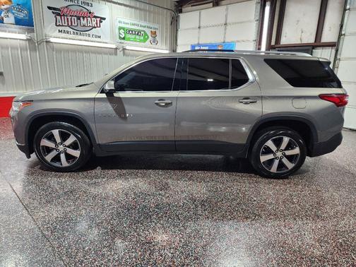 Pepperdust Metallic 2018 Chevrolet Traverse LT Leather