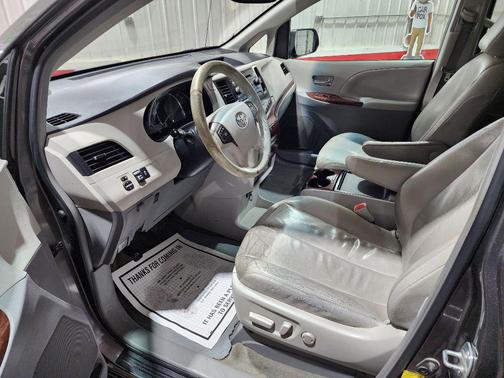 2012 Toyota Sienna XLE