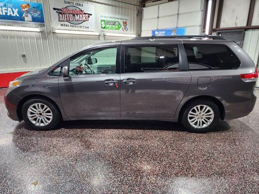 2012 Toyota Sienna XLE