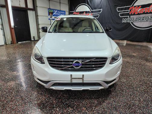 WHITE 2017 Volvo XC60 T6 Dynamic