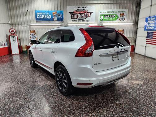 WHITE 2017 Volvo XC60 T6 Dynamic