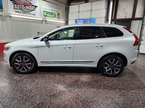 WHITE 2017 Volvo XC60 T6 Dynamic