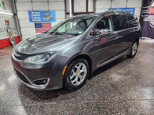 Granite Crystal Metallic Clearcoat 2018 Chrysler Pacifica Limited