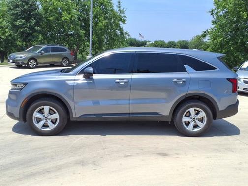 2022 Kia Sorento LX