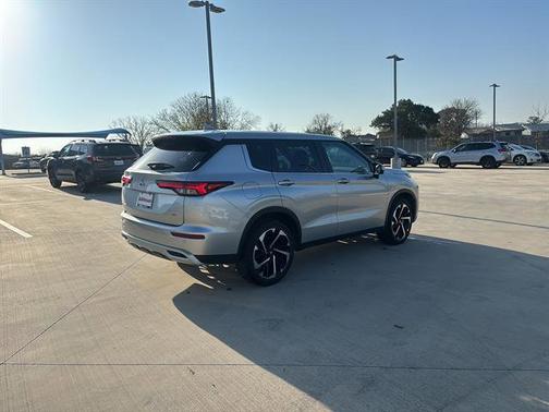 2023 Mitsubishi Outlander SE