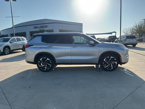 2023 Mitsubishi Outlander SE