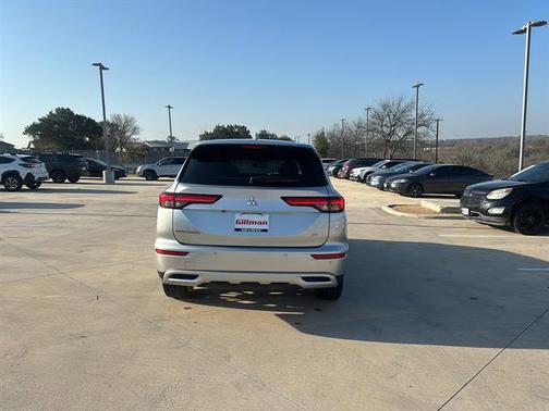 2023 Mitsubishi Outlander SE
