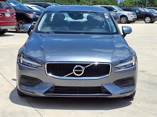 2020 Volvo S60 T6 Momentum