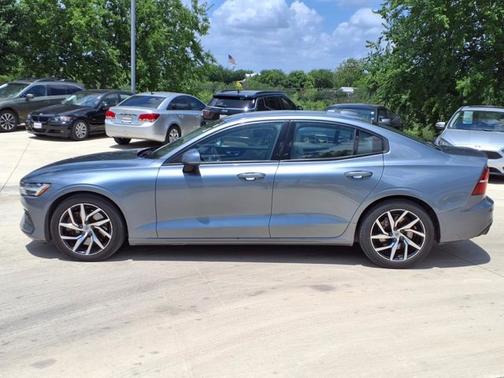 2020 Volvo S60 T6 Momentum