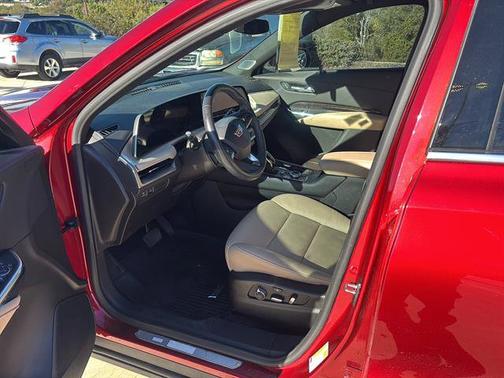 2024 Cadillac XT4 FWD Premium Luxury