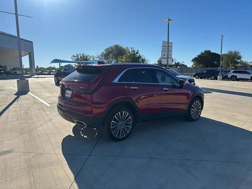 2024 Cadillac XT4 FWD Premium Luxury
