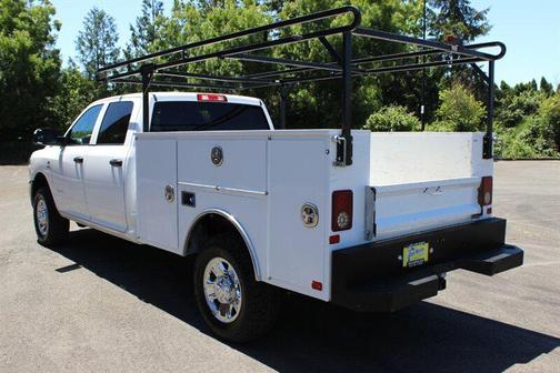 Bright White Clearcoat 2022 RAM 2500 Tradesman Crew Cab 4x4 8' Box