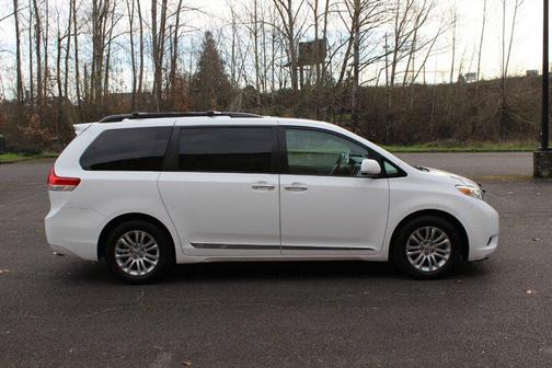 2012 Toyota Sienna XLE