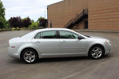Silver Ice Metallic 2010 Chevrolet Malibu LS