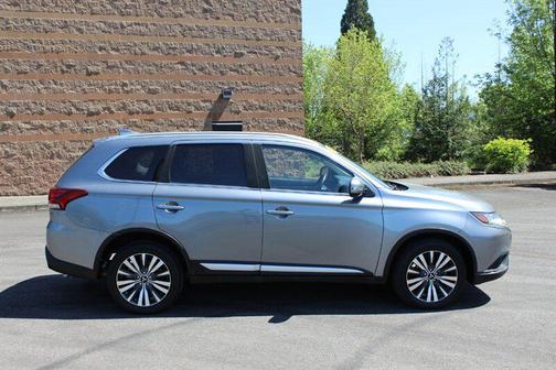 Alloy Silver Metallic 2020 Mitsubishi Outlander SEL