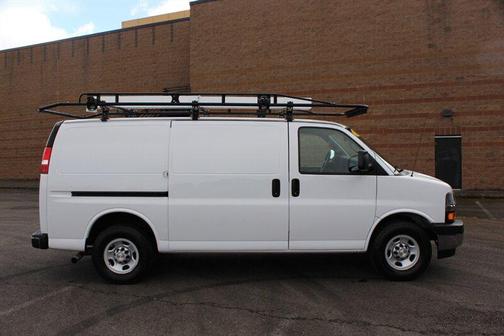 Summit White 2021 Chevrolet Express 3500 RWD 3500 Regular Wheelbase WT