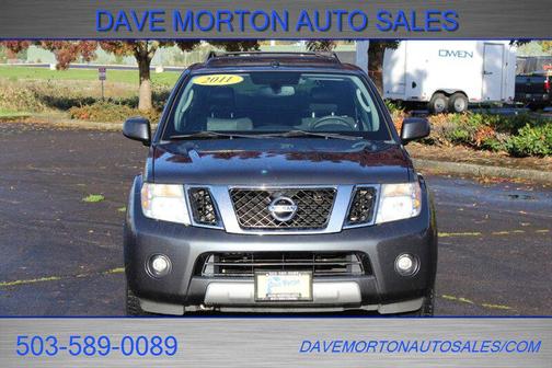 2011 Nissan Pathfinder LE