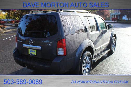 2011 Nissan Pathfinder LE