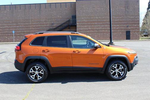 Mango Tango Pearlcoat 2016 Jeep Cherokee Trailhawk