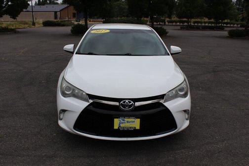 Super White 2017 Toyota Camry SE
