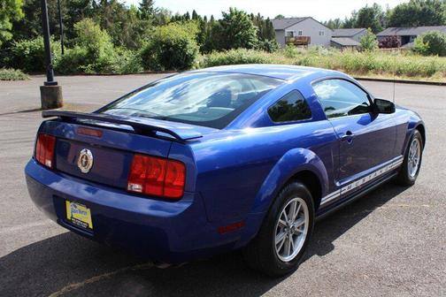 Sonic Blue Clearcoat Metallic 2005 Ford Mustang Deluxe