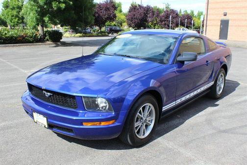 Sonic Blue Clearcoat Metallic 2005 Ford Mustang Deluxe
