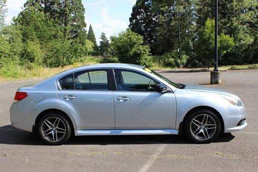 Ice Silver Metallic 2013 Subaru Legacy Base