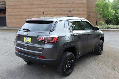 Granite Crystal Metallic Clear Coat 2018 Jeep Compass Sport