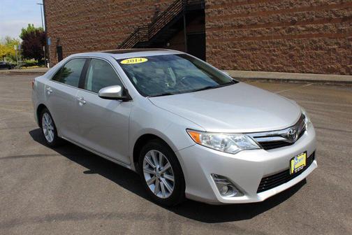 Classic Silver Metallic 2014 Toyota Camry XLE