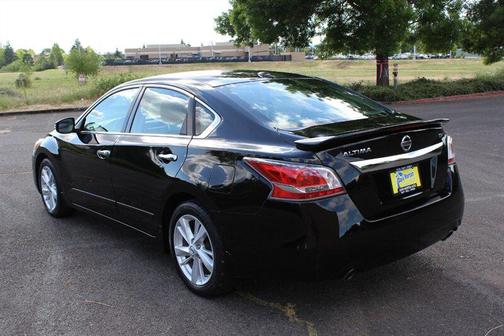 Super Black 2015 Nissan Altima 2.5 SV