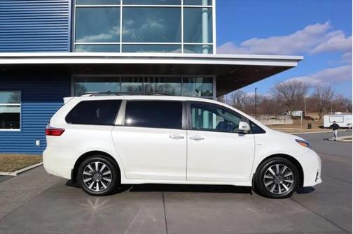 2019 Toyota Sienna Limited Premium