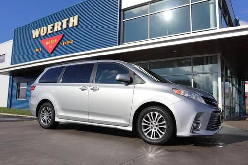 2020 Toyota Sienna XLE