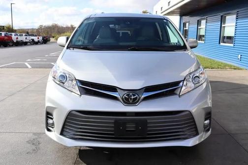 2020 Toyota Sienna XLE