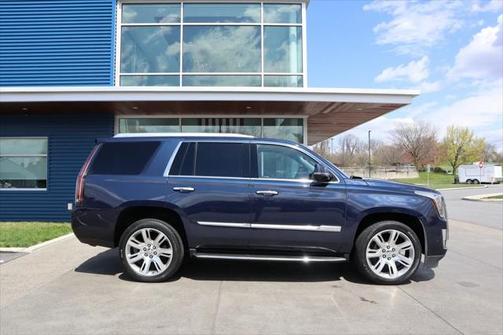 2017 Cadillac Escalade Luxury