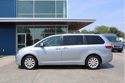 2017 Toyota Sienna XLE
