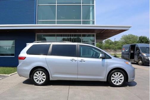 2017 Toyota Sienna XLE