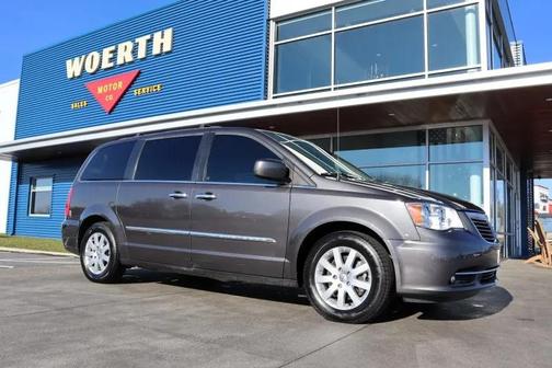 2016 Chrysler Town & Country Touring