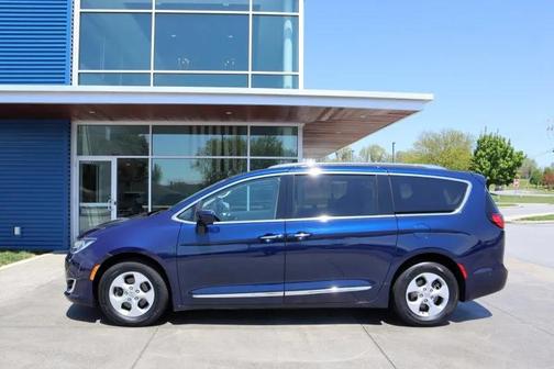 Jazz Blue Pearlcoat 2017 Chrysler Pacifica Touring-L