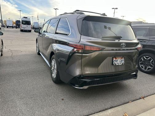 2022 Toyota Sienna XSE 7 Passenger