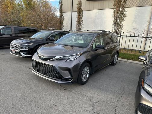 2022 Toyota Sienna XSE 7 Passenger