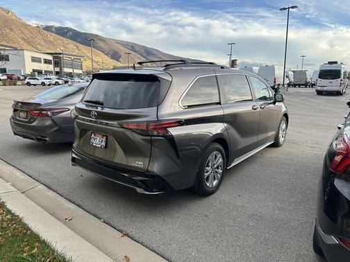 2022 Toyota Sienna XSE 7 Passenger