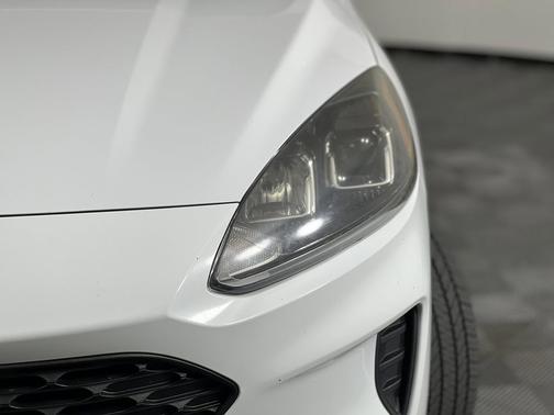 Oxford White 2022 Ford Escape S