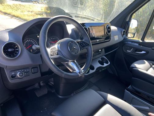 2025 Mercedes-Benz Sprinter 2500 Standard Roof