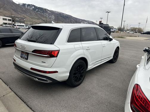 2022 Audi Q7 45 Premium