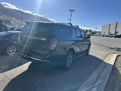 2024 Chevrolet Suburban LT