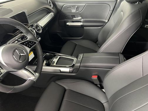 2025 Mercedes-Benz GLB 250 4MATIC