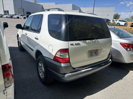 1999 Mercedes-Benz M-Class 4dr AWD 3.2L