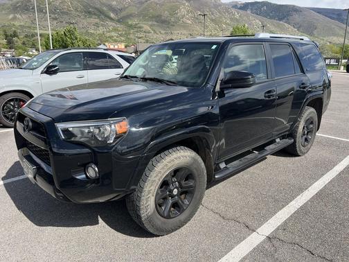 Midnight Black Metallic 2017 Toyota 4Runner SR5
